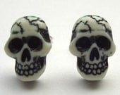 Ladies Novelty Black & White skull skeleton sp stud earrings retro Kitsch halloween