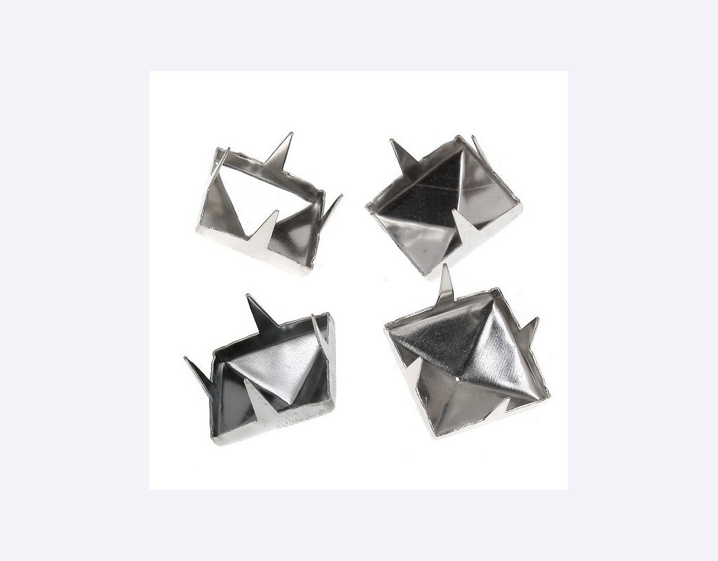100 Pcs 25 mm Silver Pyramid Studs