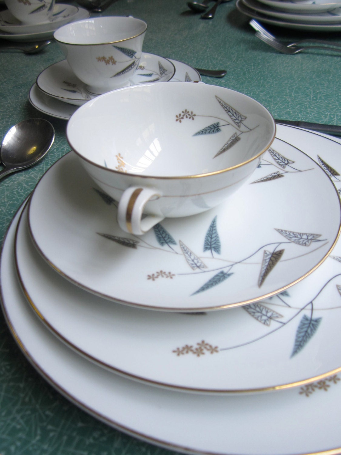 28 Piece Joy Noritake RC Stamp Japan Dinner Set with by Heirloomia