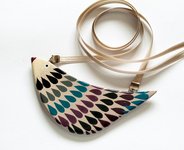 Terracotta bird necklace in beige - Made to order