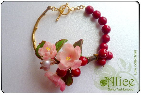 Handmade bracelet with flowers: Sakura. Romantic jewelry. (Polymer Clay, pearl, VINTAGE Antique Gold)