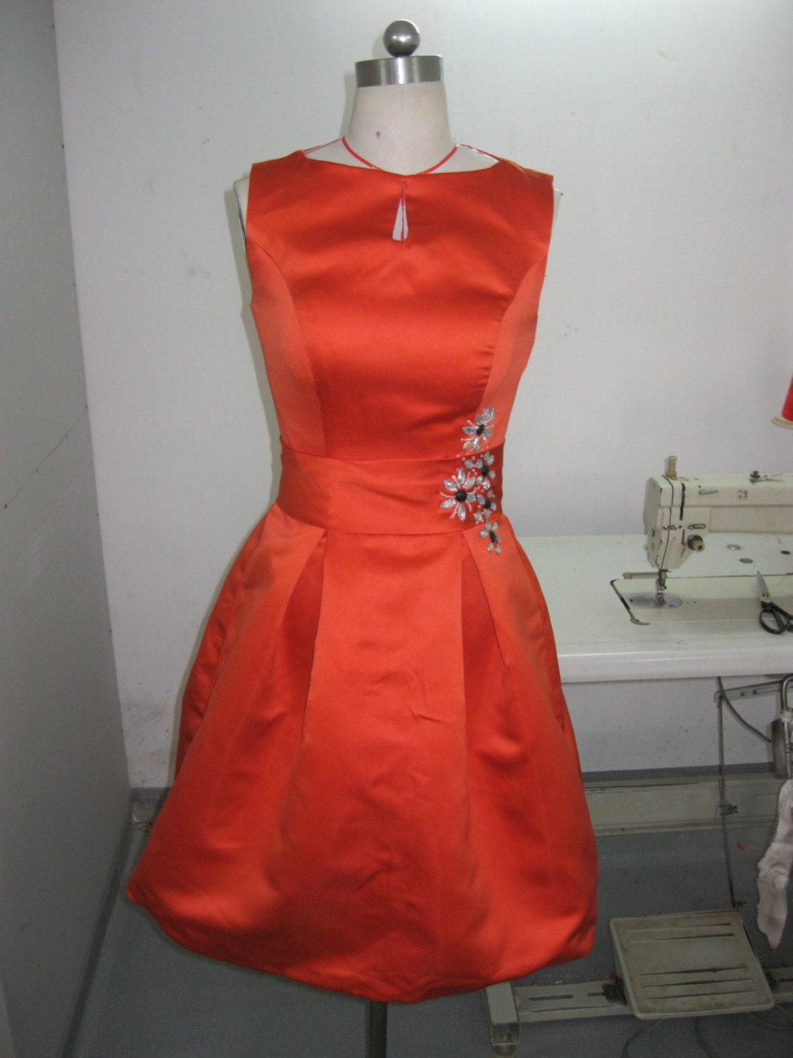 Custom Handmade Cheap New Arrival Orange High neck Crystal Beaded Satin Formal Short Prom/Party/Homecoming/Cocktail/Bridesmaid Dress Gown