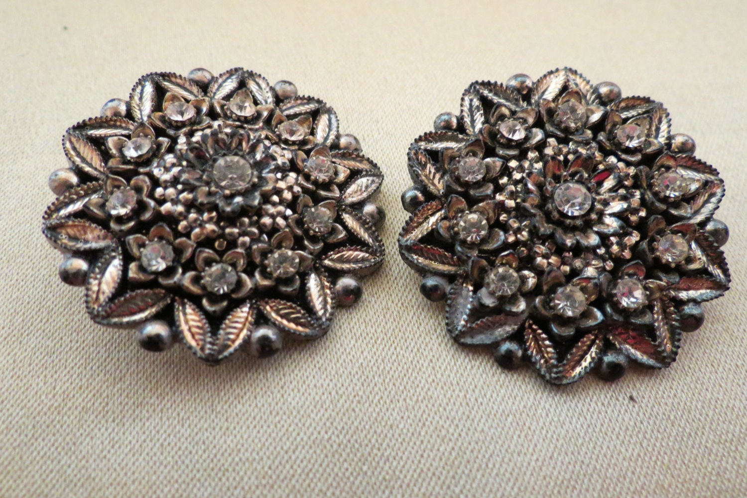 very nice vintage earrings
