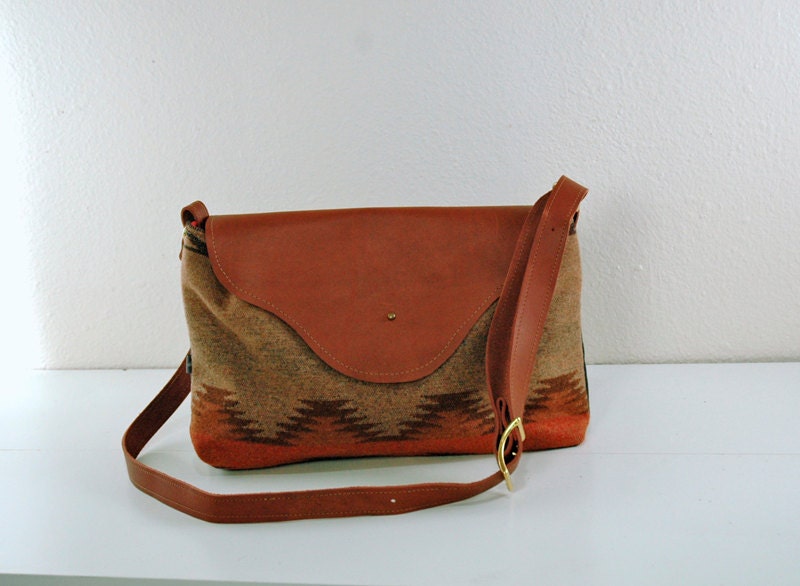 Nina: Leather Flap Bag in Natural Patterned Wool