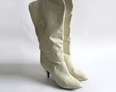 shoes boots size 8 ice white leather pull on high heel boots. 80s. sexy stilettos.