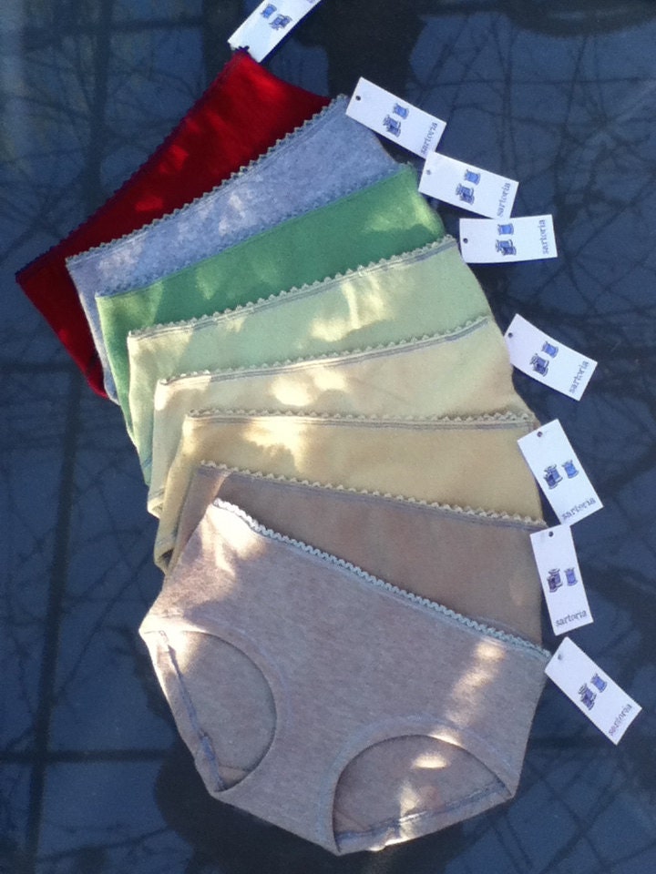 SALE /// SIze M classic hybrid cut undies low rise cut