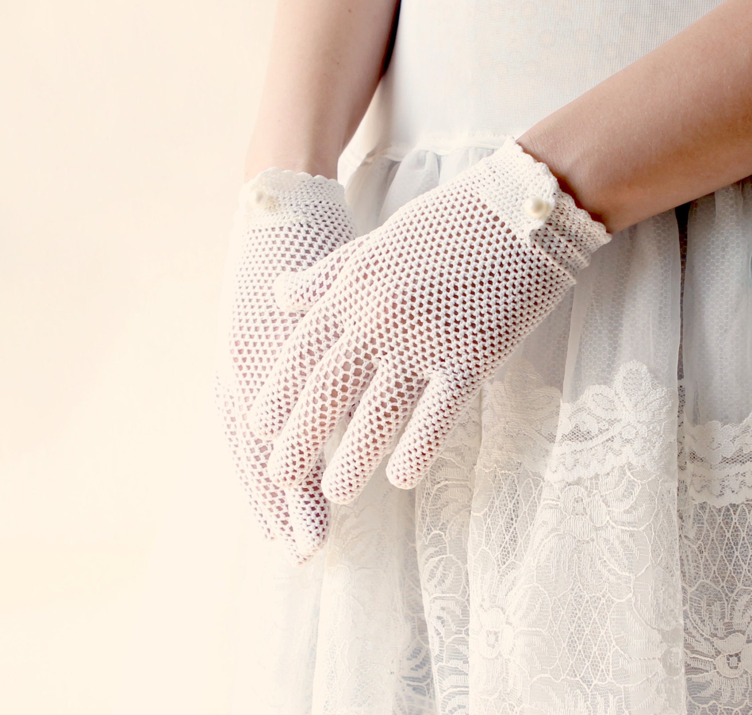 Vintage ivory fishnet gloves, Bridal accessory, weddings