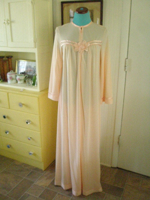 Vintage Gossard Artemis Elegent Peach House Robe--NEW--Never Worn