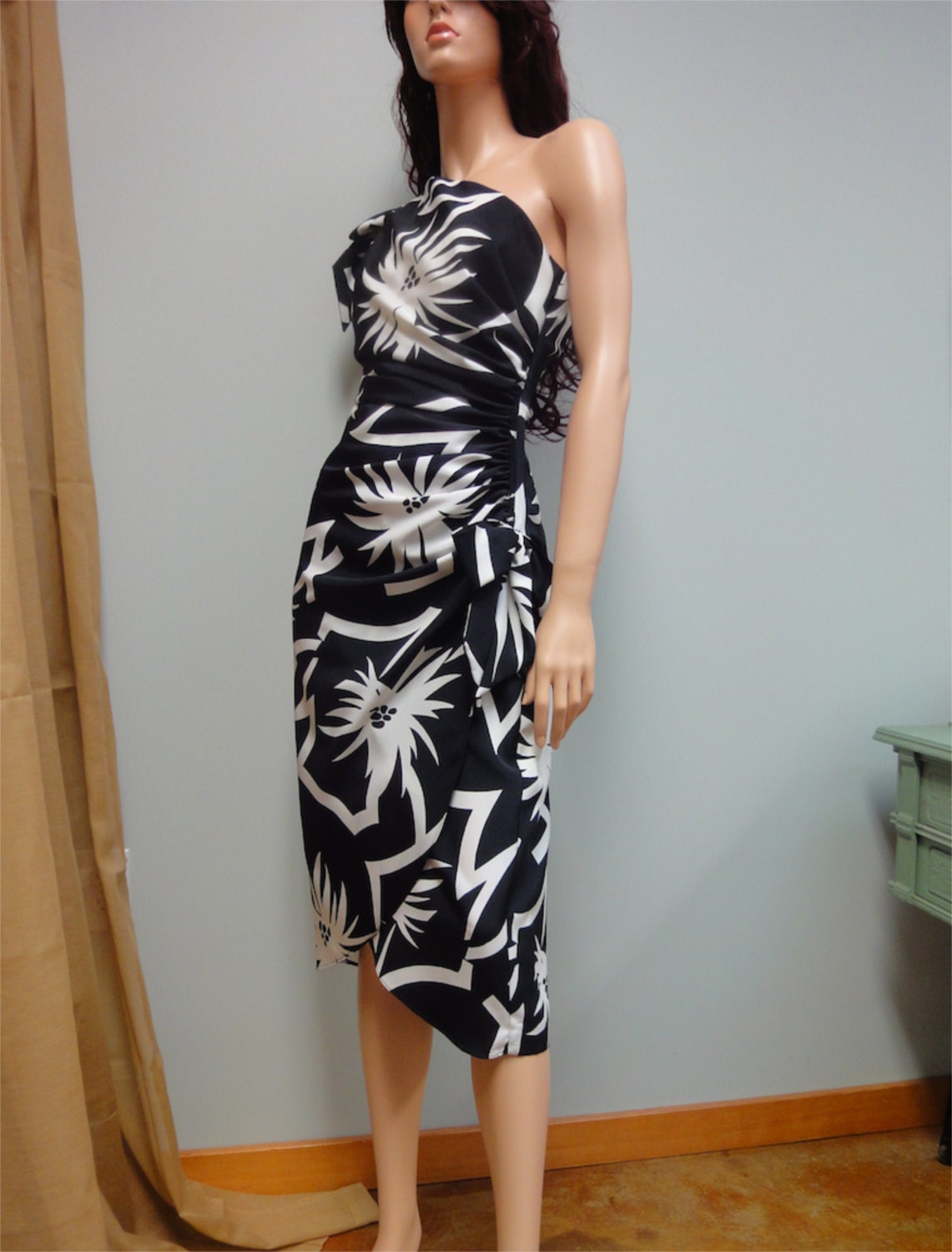 Vintage One Shoulder Polynesian Dress, Black and White 80s does 50s, Hourglass Size 12
