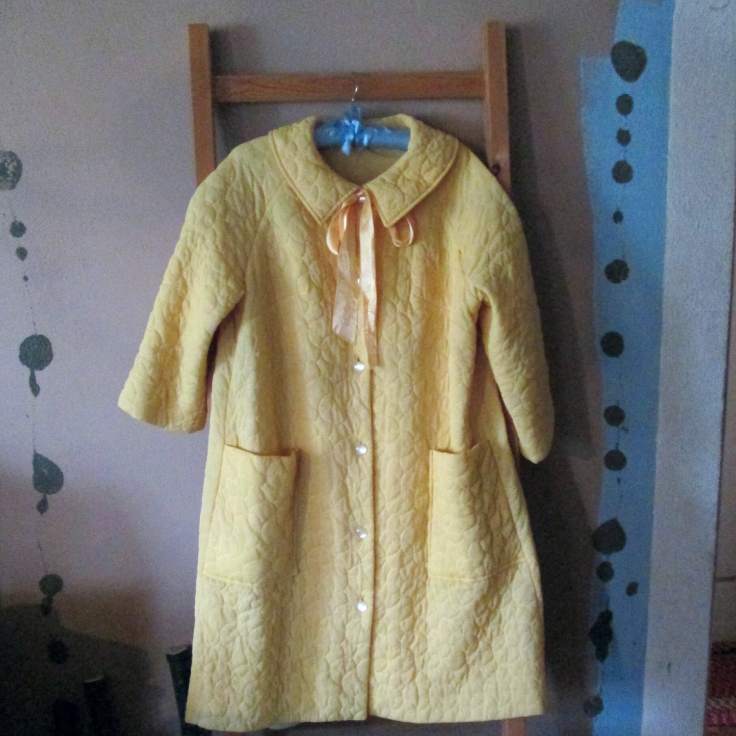 VINTAGE ROBE YELLOW Quilted Sixties Girlie