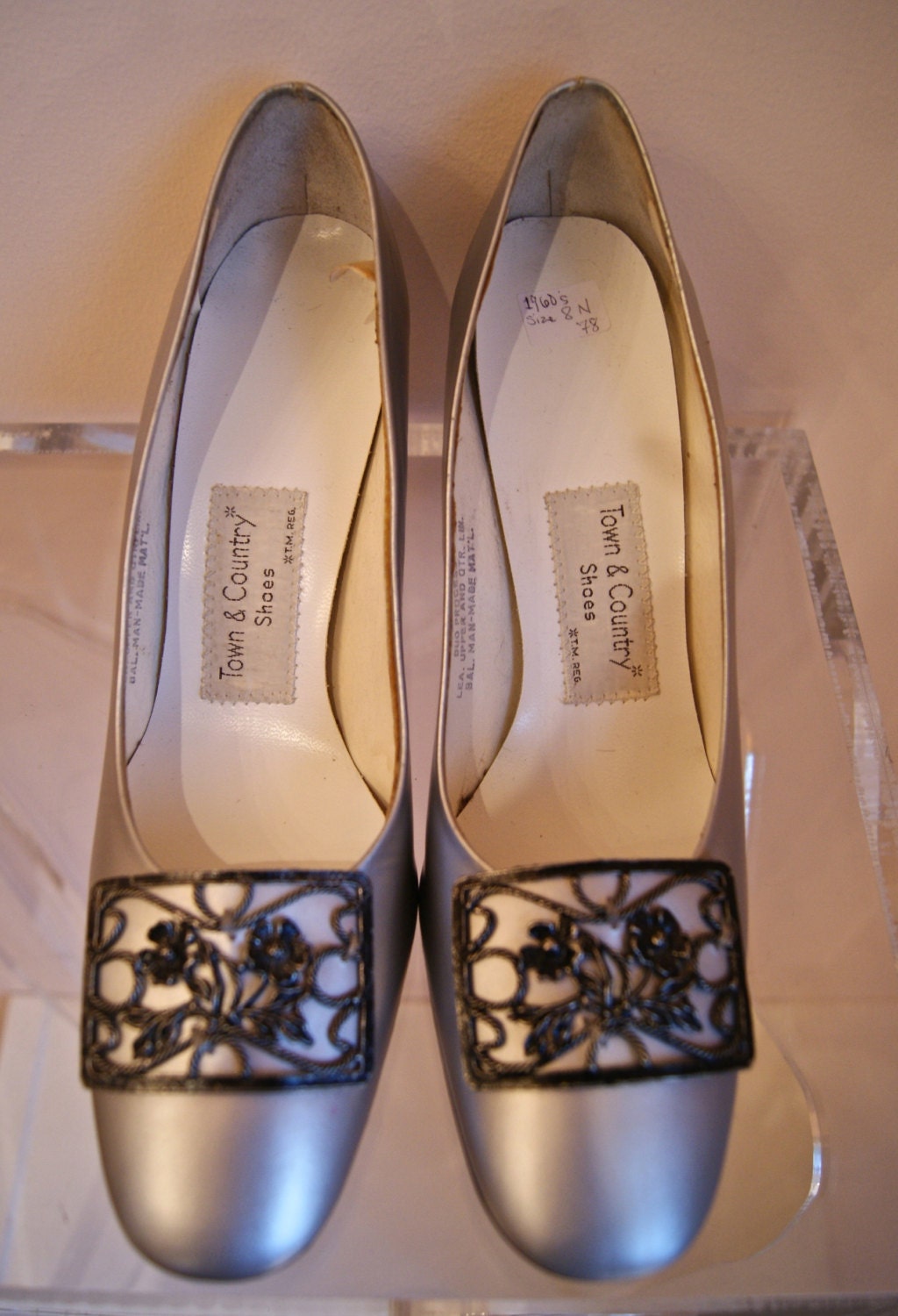 60s Shoes // NOS Vintage 1960s Silver Leather and Floral Buckle Heel by Town & Country Shoes Size 7.5 N