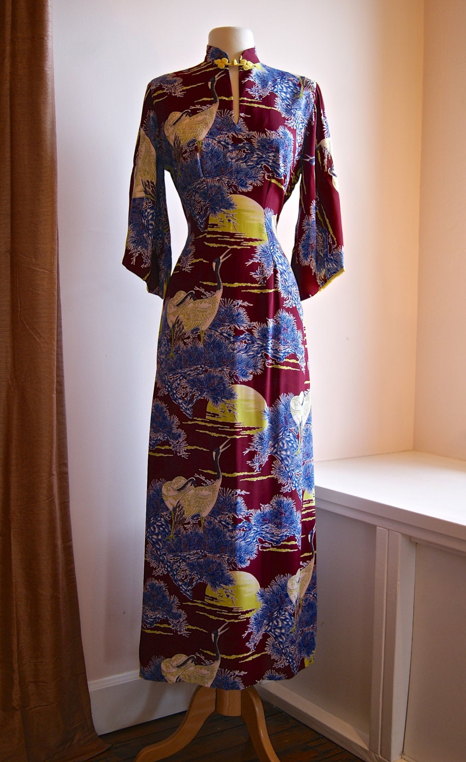 40s Pake Muu-Muu // Vintage 1940's Rayon Hawaiian Dress by Tropicana Size M