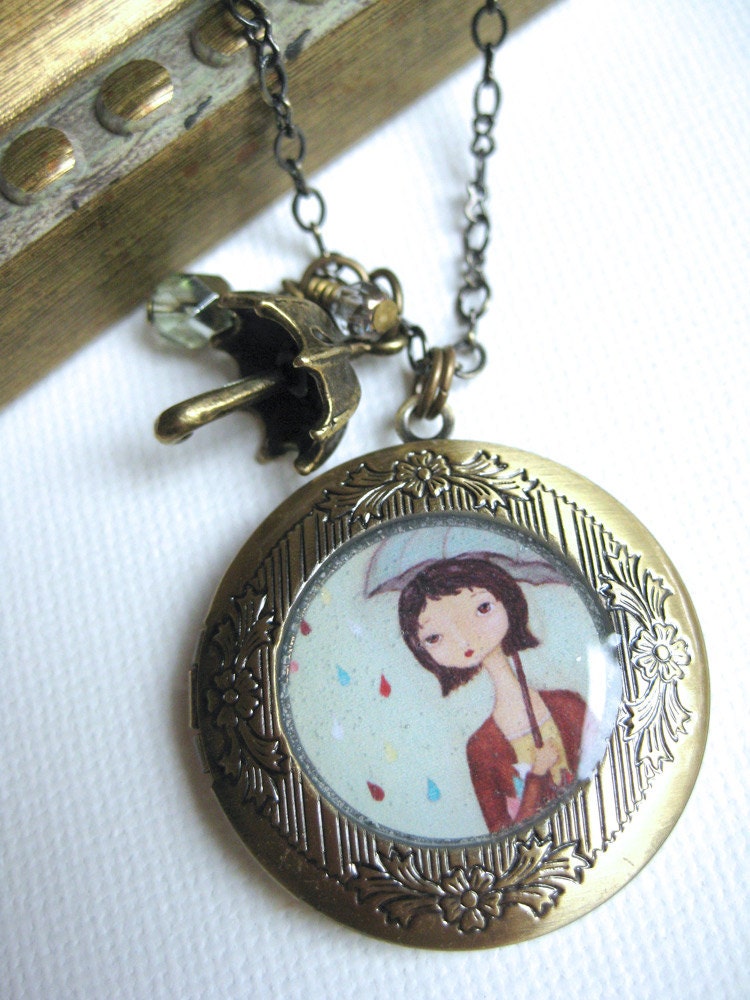 Antique Locket - Catching...