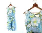 Vintage 1950s Dress / Daisy Print Dress / 50s Dress / Peter Pan Collar / XS