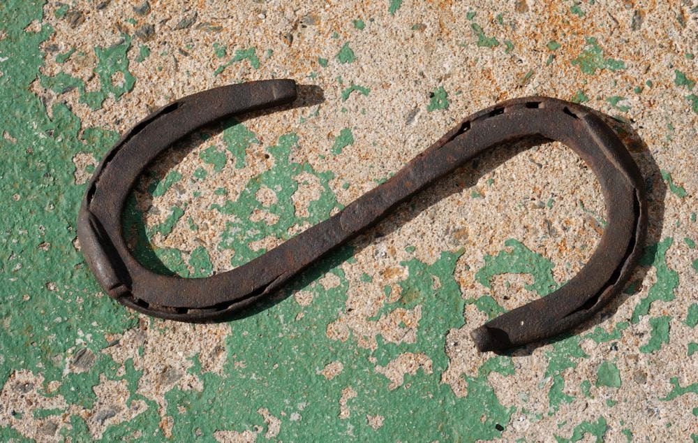 Vintage horseshoe sculpture folk art rustic rusted wall hanging shabby chic home decor