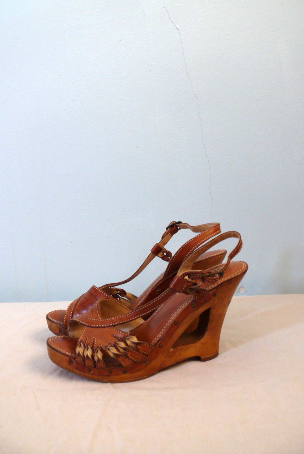 Vintage 1970s Shoes /// Wooden and Leather Platforms // Qaulicraft