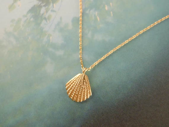 seashell necklace in gold