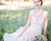 Keyhole Back Lace Wedding Dress
