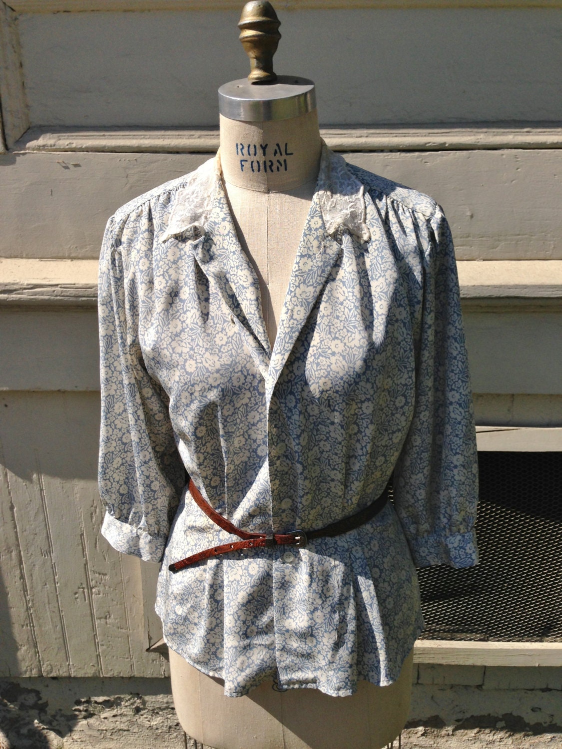 Floral 80s does 40s china blue LACE collar BLOUSE feminine