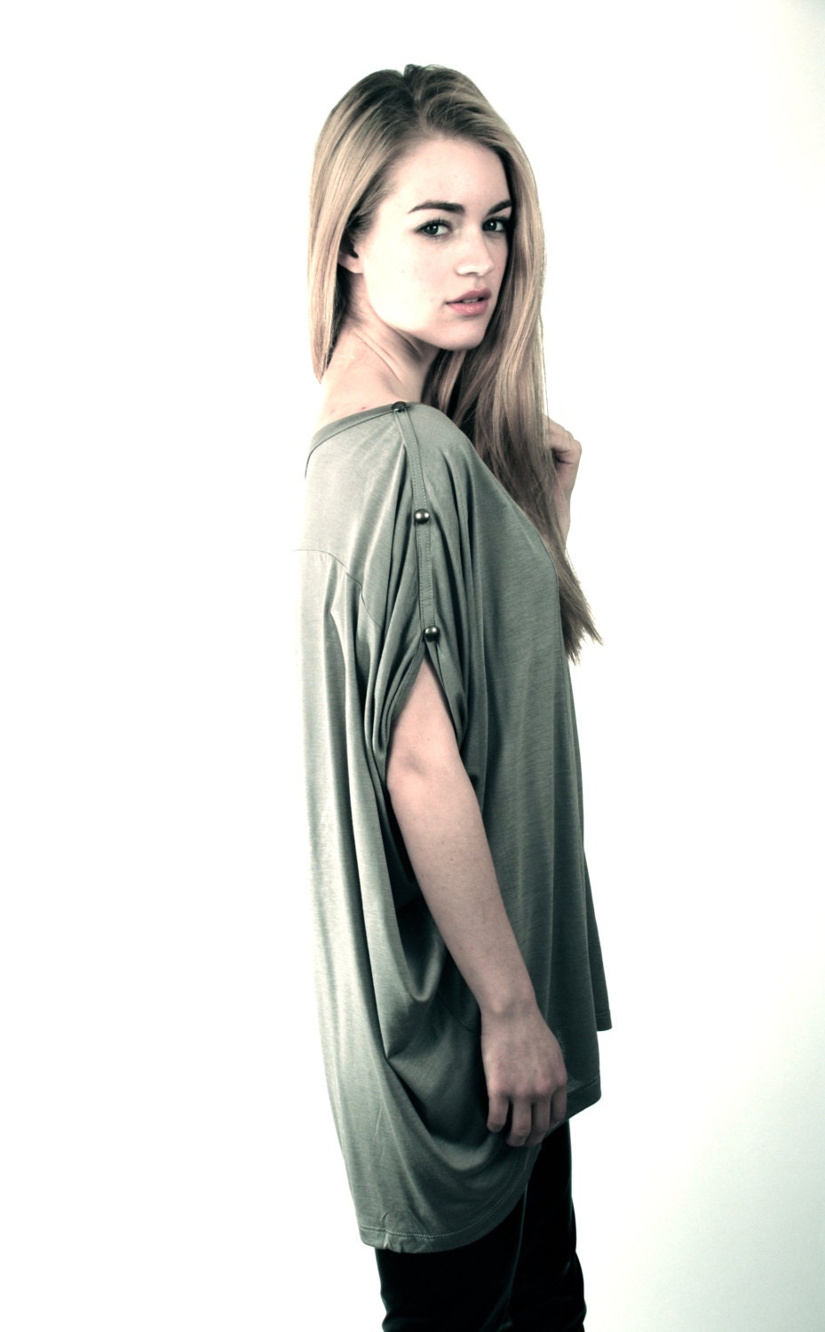 Womens Cropped Light Gray Tee Shirt l - Free US Shipping - Donation to UNICEF - Item MM-BLT13-20DR3