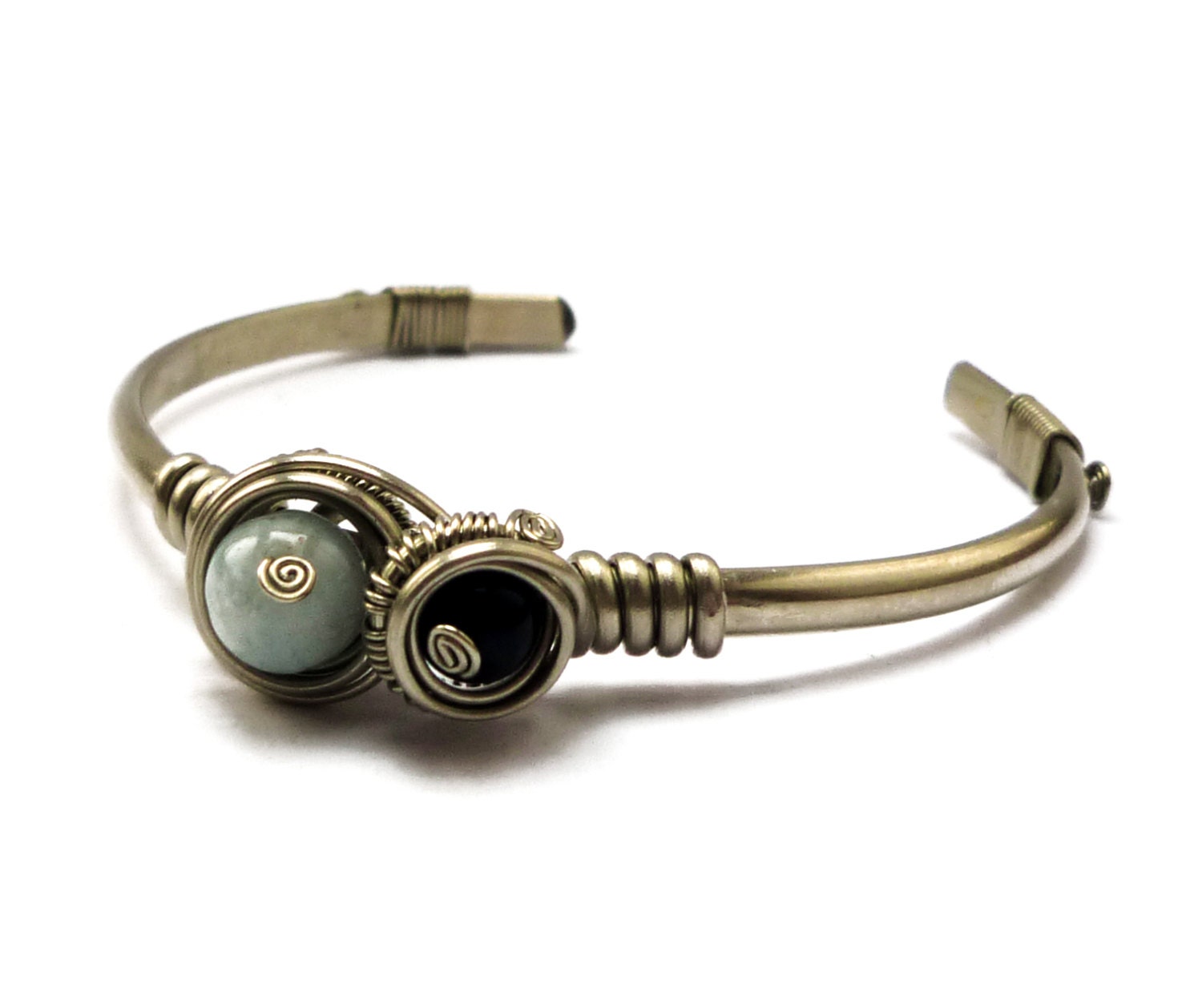 Wire Wrap Elegant Bracelet with Aquamarine and Black Onyx stone