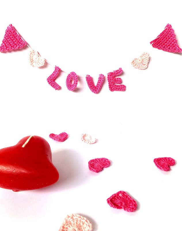 LOVE cake topper, crocheted Wedding garland, small LOVE decoration, ornament /pink, fuchsia/