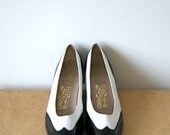 Vintage Shoes. Ferragamo. 60s Kitten Heels. 1960s Oxfords / Brogues / Wingtips. Black and White. 9 Narrow.