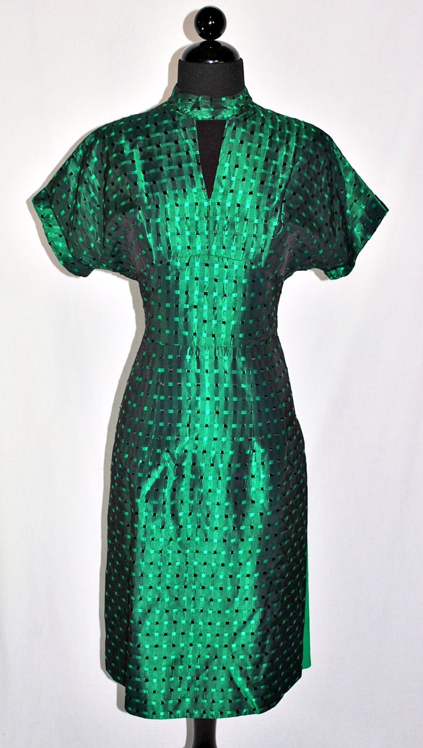 Vintage 50s 1950s Emerald Green Taffeta Cocktai Wiggle Dress KEYHOLE NECKLINE M
