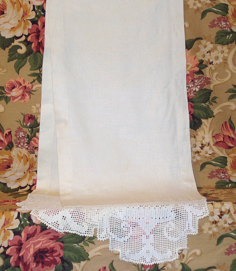 Vintage Off White Linen and Filet Lace Table Runner 13" x 67"