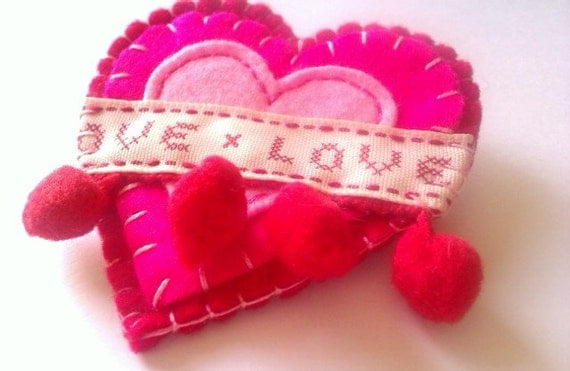 FAVOUR Valentine Heart Brooch - Set of 6 - Pink, fuchsia and red Il_570xn