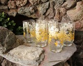 Vintage 70s Mod Floral Butterfly Drinking Glasses Cups Yellow White Kitsch Kitschy Kitchen
