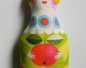 Sew your own, Pretty doll with red apple