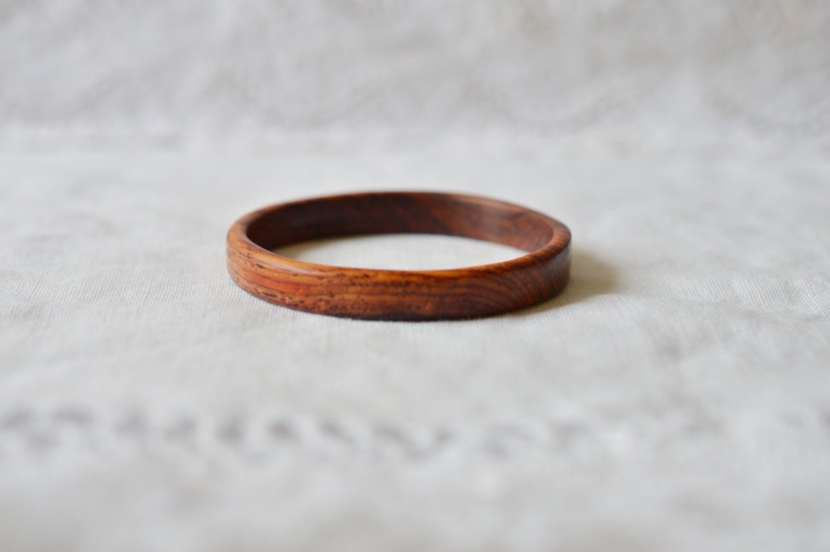 Fire magic- peach coral red braclet bangle