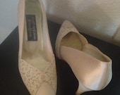 SALE Vintage Stuart Weitzman Cream Wedding Heels SIZE 9n