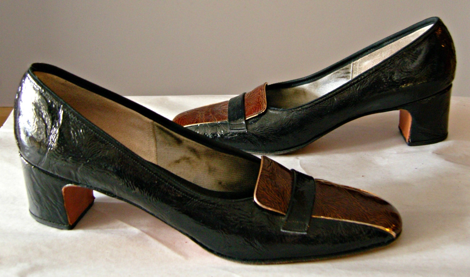 1950s Patent Leather Black Brown and Gold Shoes Pumps Loafer Heels By Stems Mooney and Gilbert Inc Size 9N
