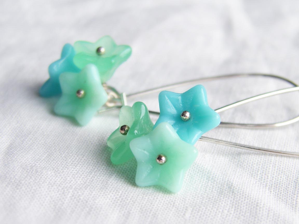 Mint Flower Earrings. Mint, Jadite and Seafoam Green Czech Flower. Spring Fashion. Bridesmaid Gift. Simple Modern Jewelry