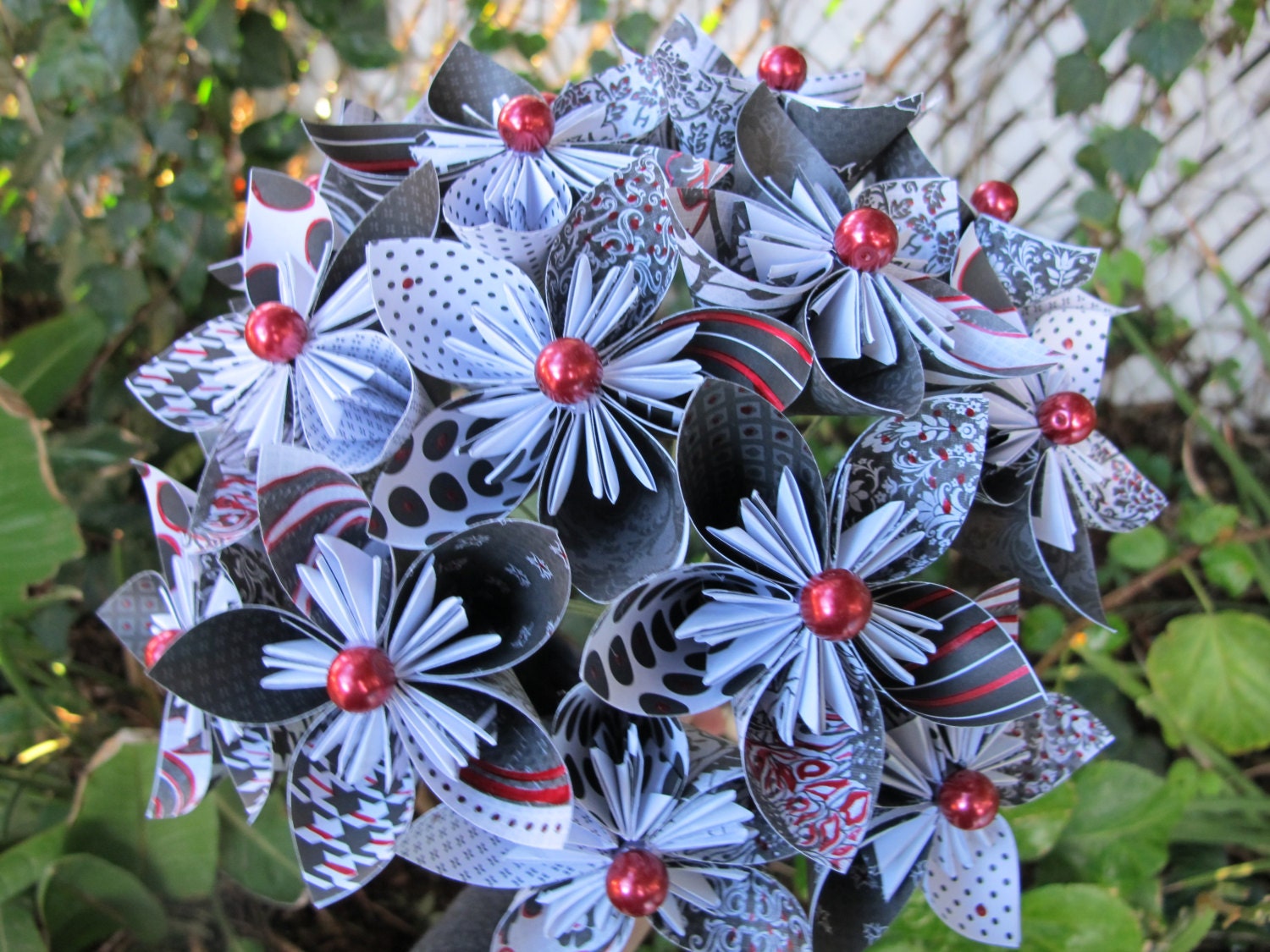 kusudama origami bouquet red black