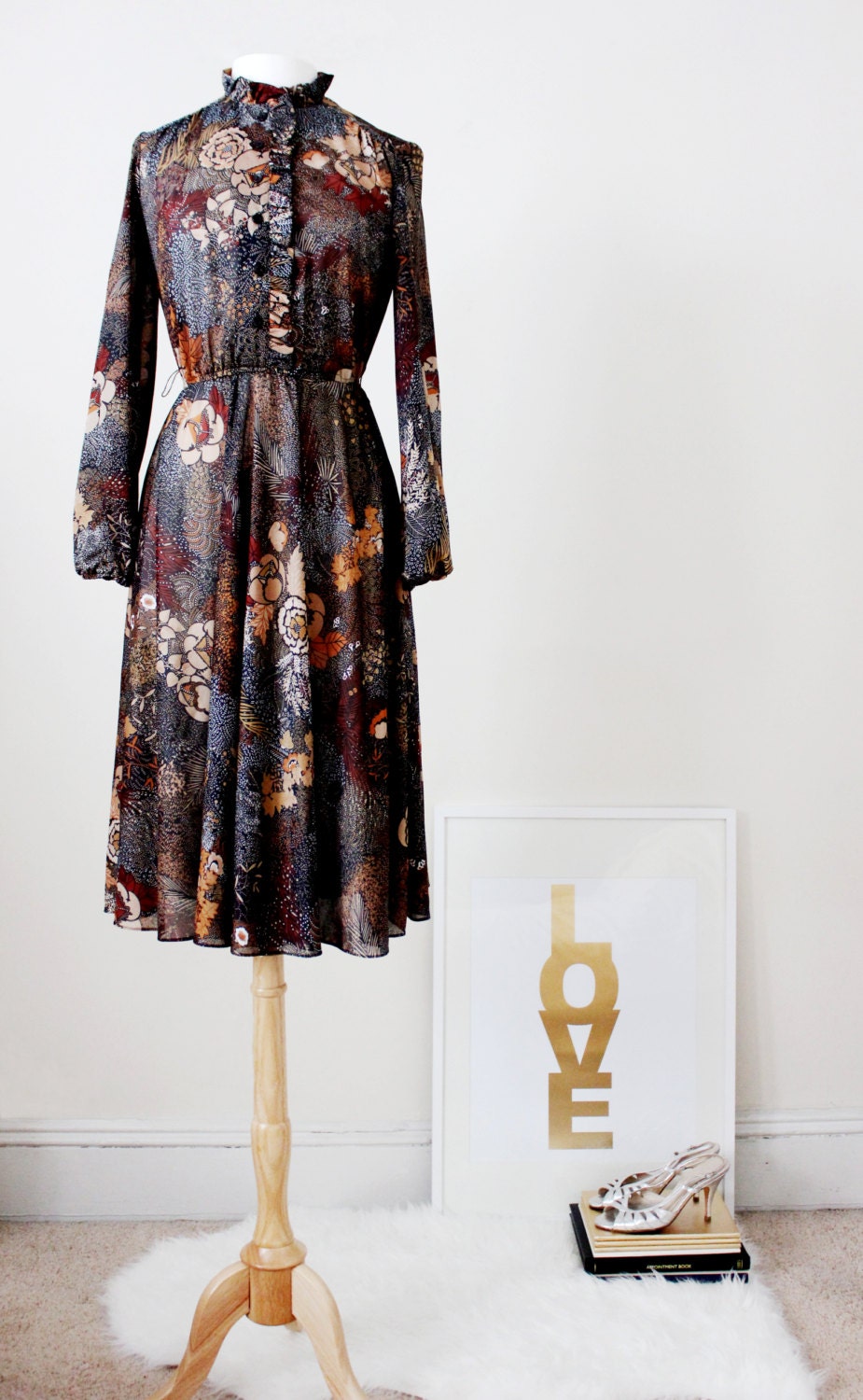 Vintage 1970's Floral and Fauna Flowy Dress - Boho Chic Secretary Dress - Size Small