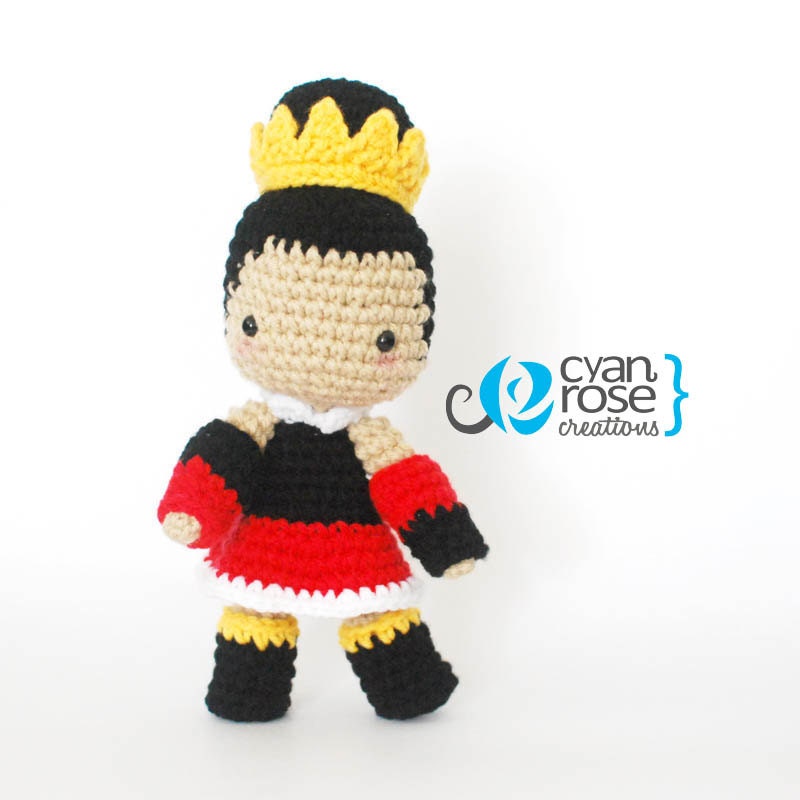 Queen Of Hearts Inspired Crochet Amigurumi Plush Doll - Inspired in Alice in Wonderland
