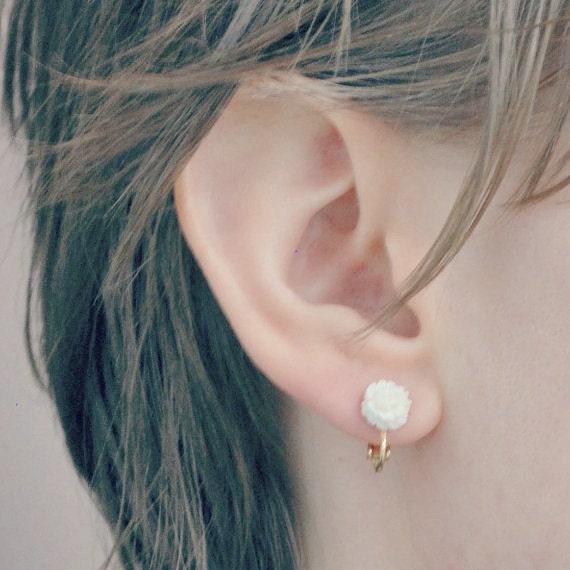 Vintage White Flower Adjustable Clip On Earrings MINI-EARS