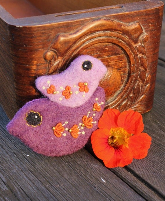 Bird Brooch - Mother's Day gift, Needle felt and Hand Embroidery
