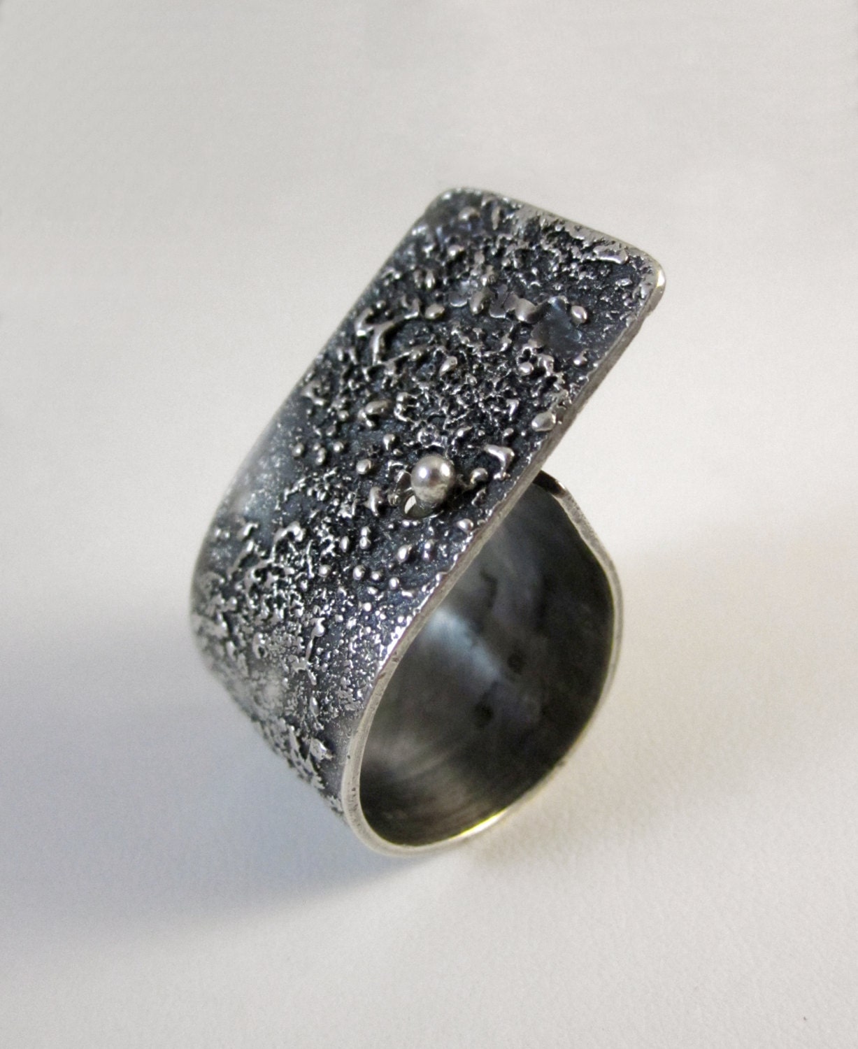 Sterling silver textured stud ring