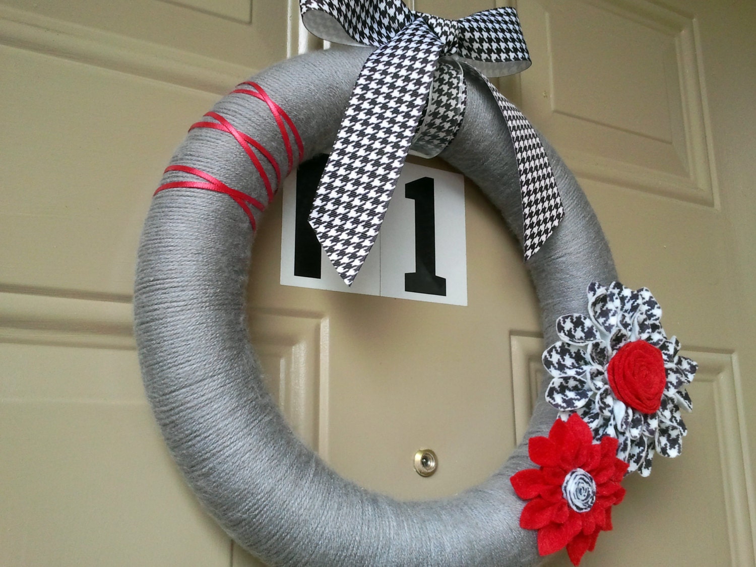 Grey Wreath / Alabama Houndstooth Wreath / Yarn Wreath / Felt Dahlias / Red Black and White