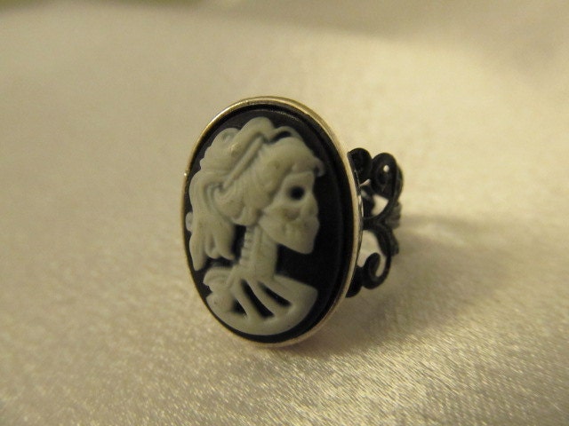Filigree Lolita Skeleton Ring