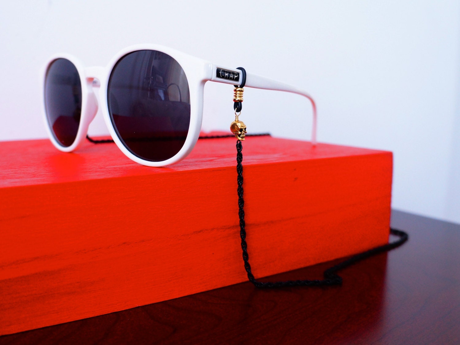 skull sunglass holders with black chain