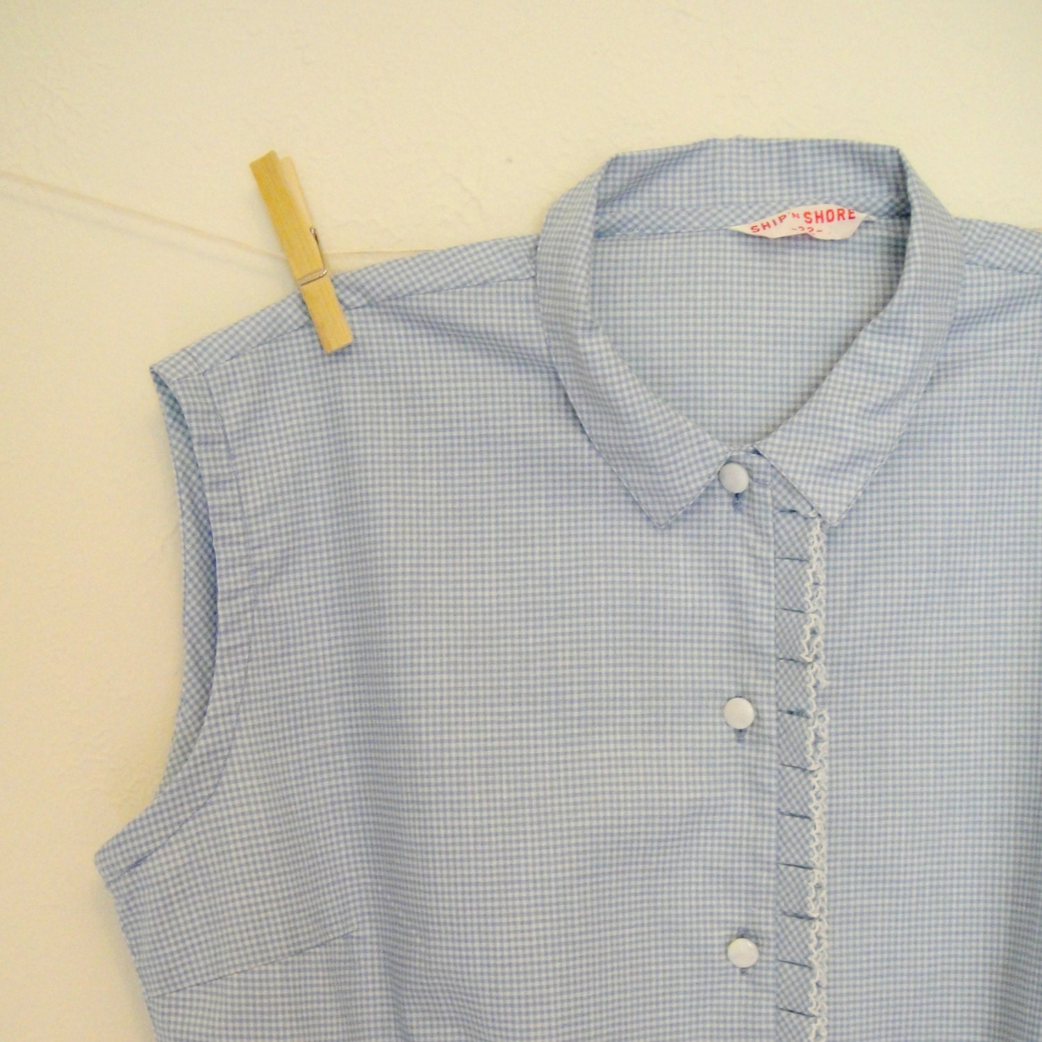 Vintage. 50's Blue and White Checkered Blouse. Sleeveless Gingham Print Top. Collar. Button Up. Tailored. Retro. Classic. Medium M