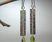 Hammered Jewelry, Metalwork Earrings, Textured Hammered Bars, Green Glass Beads, Metalwork, Sterling Silver, Green Earrings