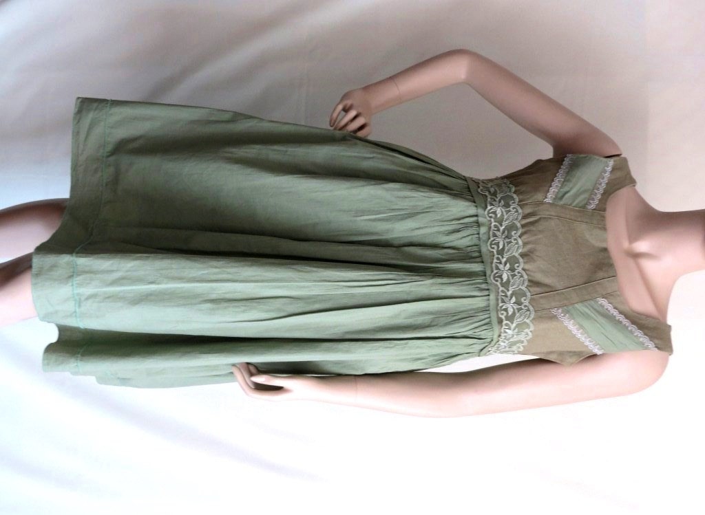 V092 70s Mini Dress Green Color LACE Cocktail Dress 1970s Hipster Nice Green Empire Waist Sleeveless Vintage Scoop Neck Full Skirt Small S