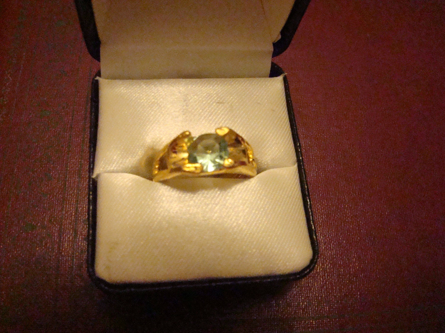 Vintage gold tone ring with pale green clear bakelite plastic or lucite gem i have 2 sizes 8 and 9