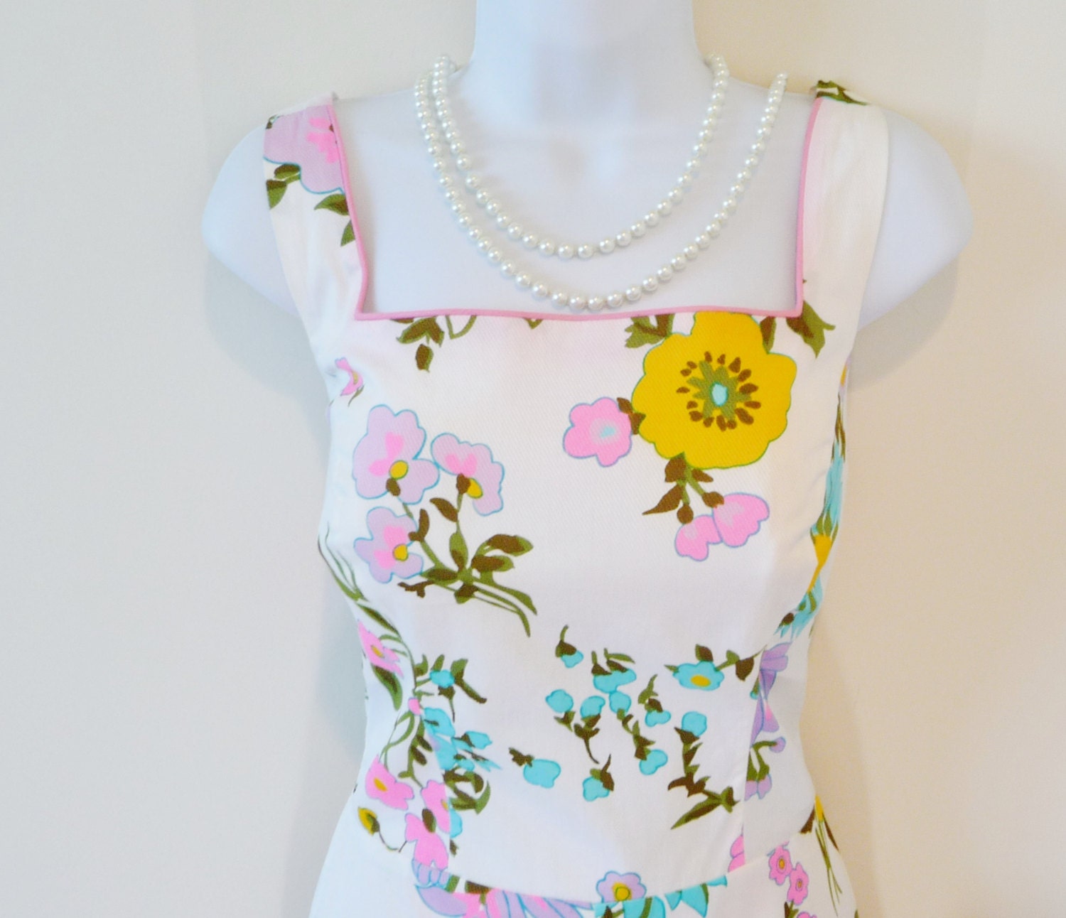 60s - Size Medium - Swimsuit - Romper - Playsuit - Cole of California - White - Barbie - Voluptuous - Curvy - Floral - Retro - Glamour - Mod